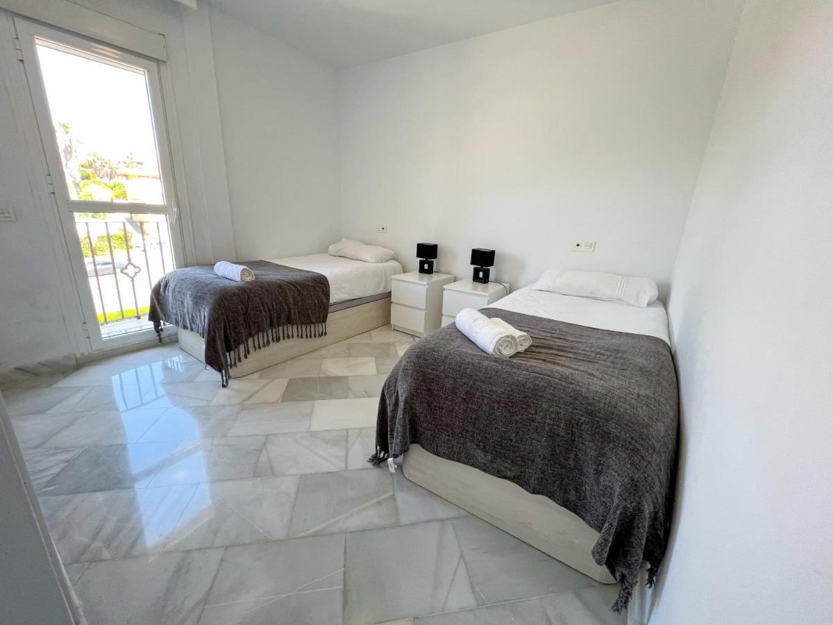 Luxury Three Bedroom Apartment At Estepona Esterno foto