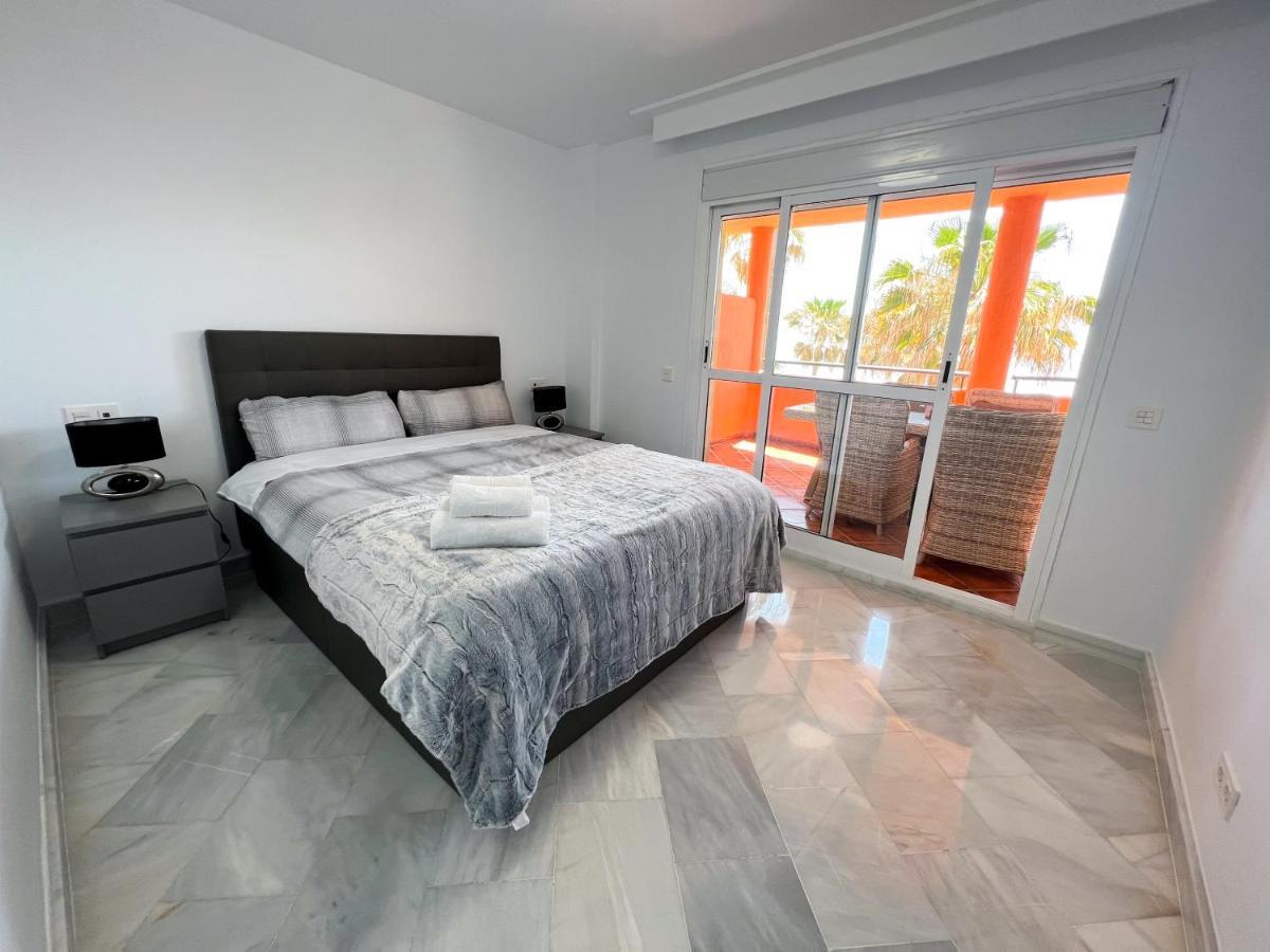 Luxury Three Bedroom Apartment At Estepona Esterno foto