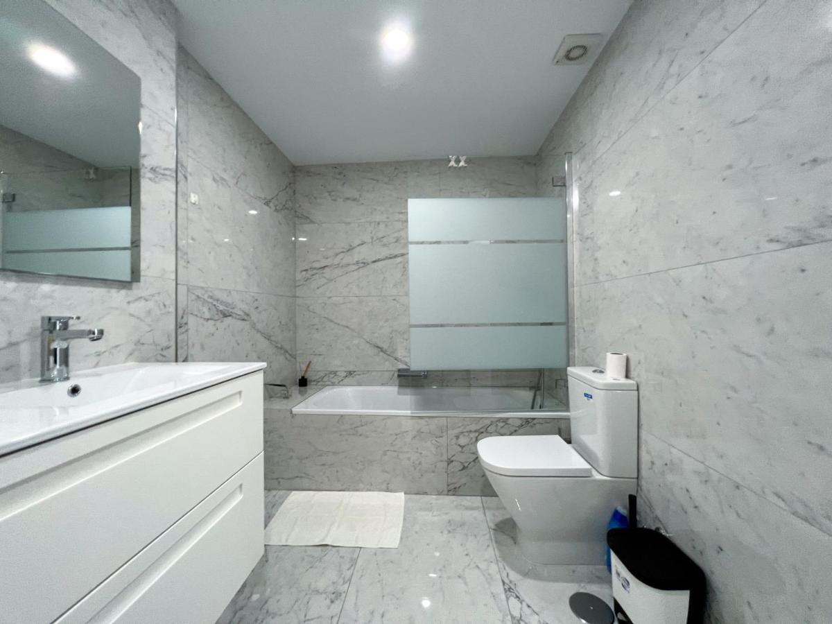 Luxury Three Bedroom Apartment At Estepona Esterno foto